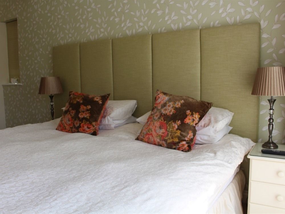 Laurels Guesthouse Witney Bagian luar foto