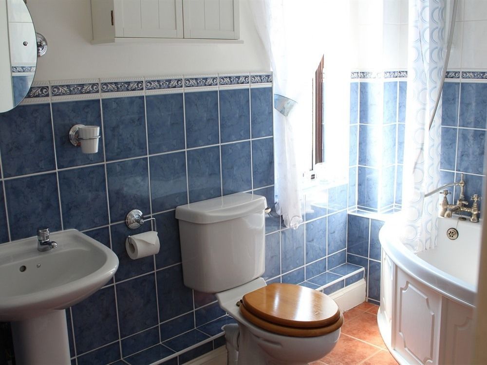 Laurels Guesthouse Witney Bagian luar foto