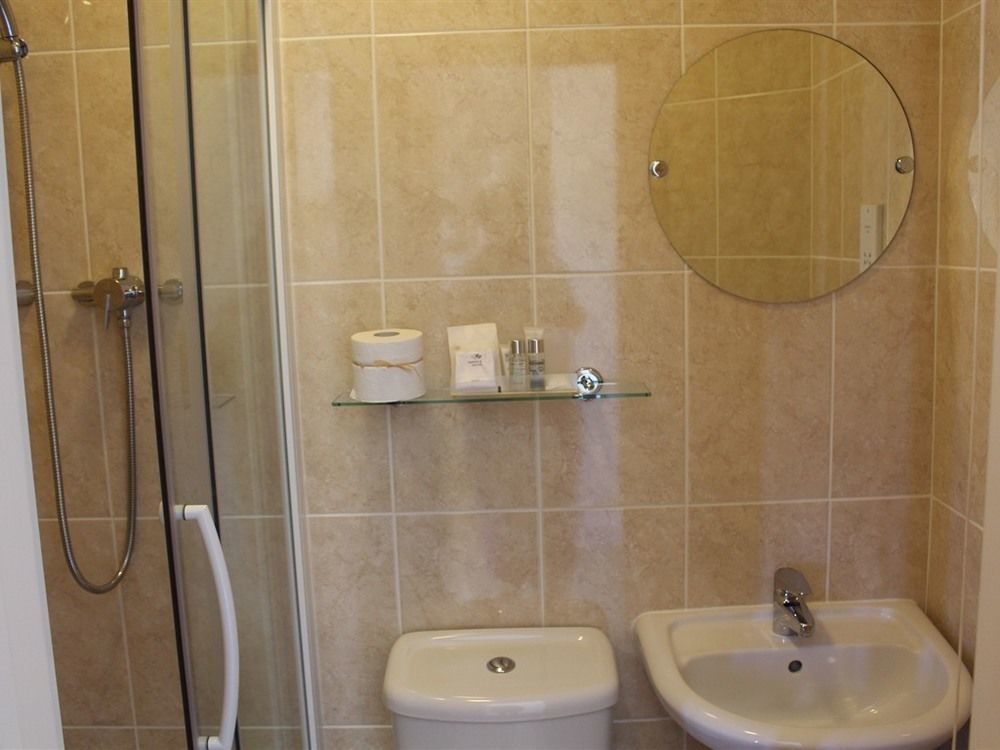 Laurels Guesthouse Witney Bagian luar foto