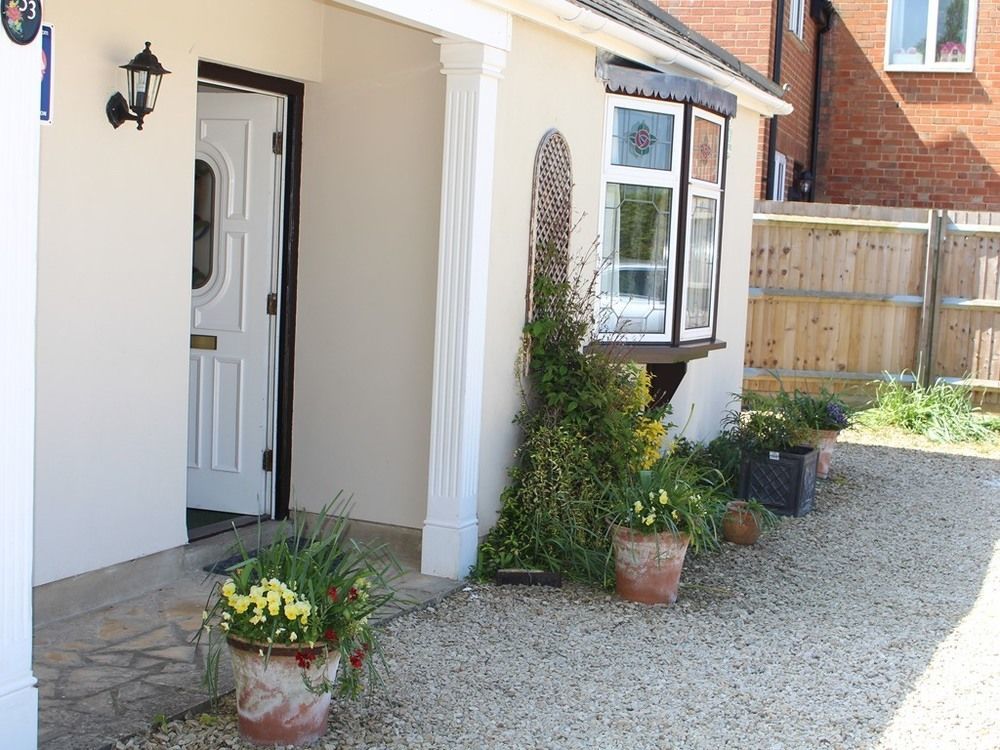 Laurels Guesthouse Witney Bagian luar foto