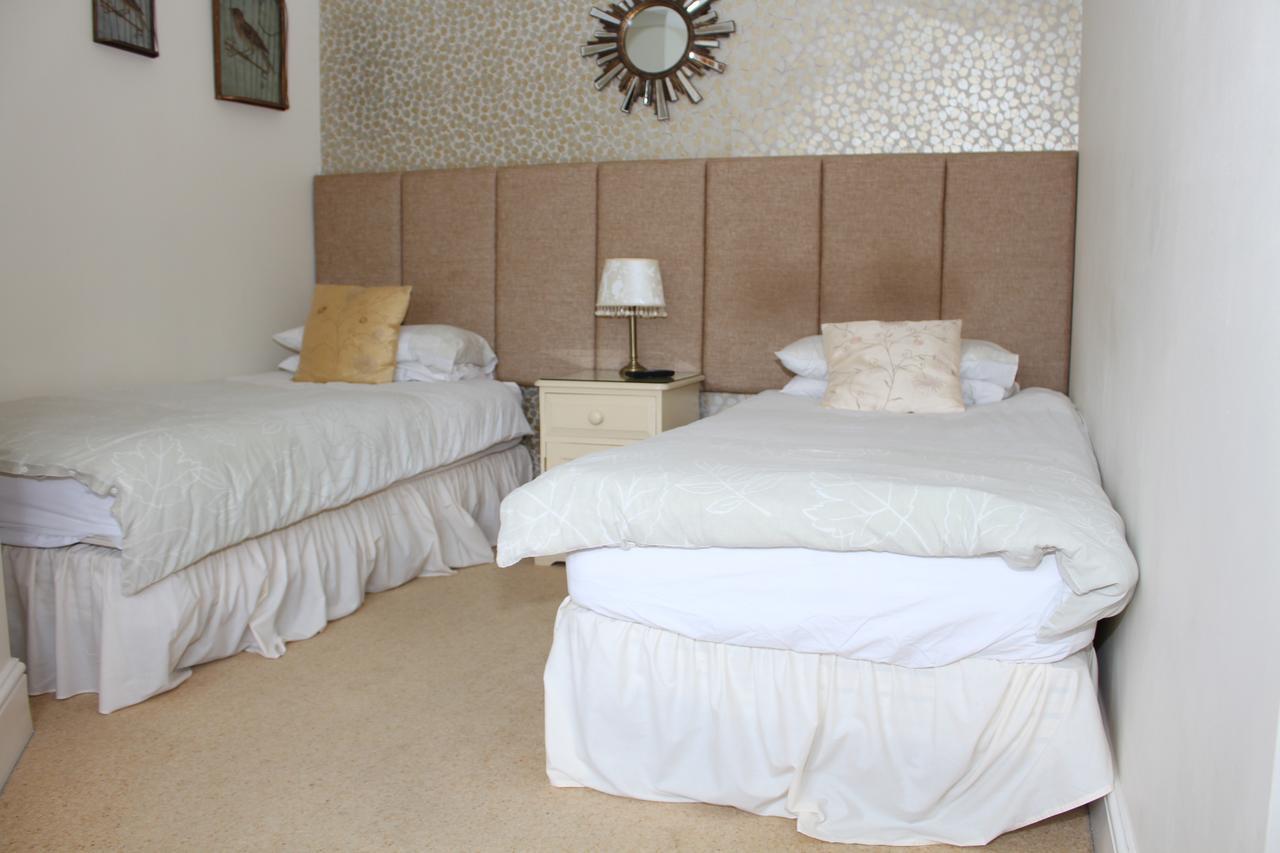Laurels Guesthouse Witney Bagian luar foto