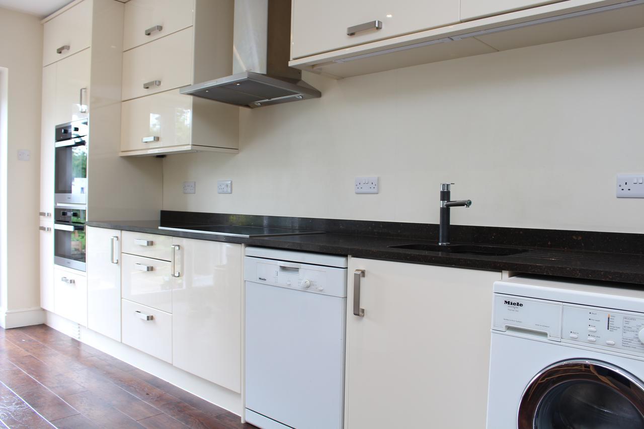 Laurels Guesthouse Witney Bagian luar foto
